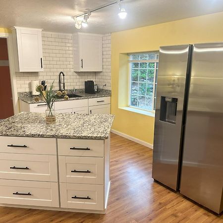Medford Home And 2 Condos With Pool Екстериор снимка