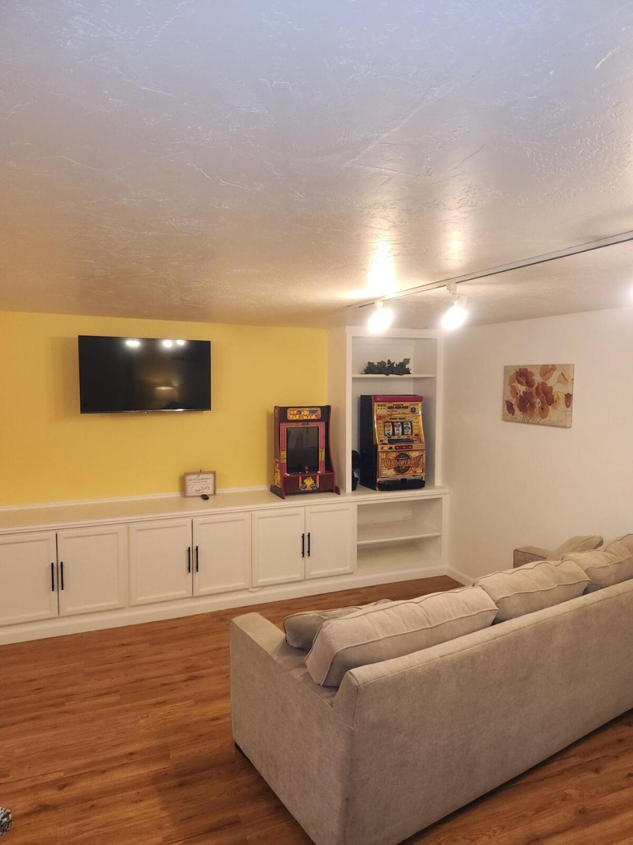 Medford Home And 2 Condos With Pool Екстериор снимка