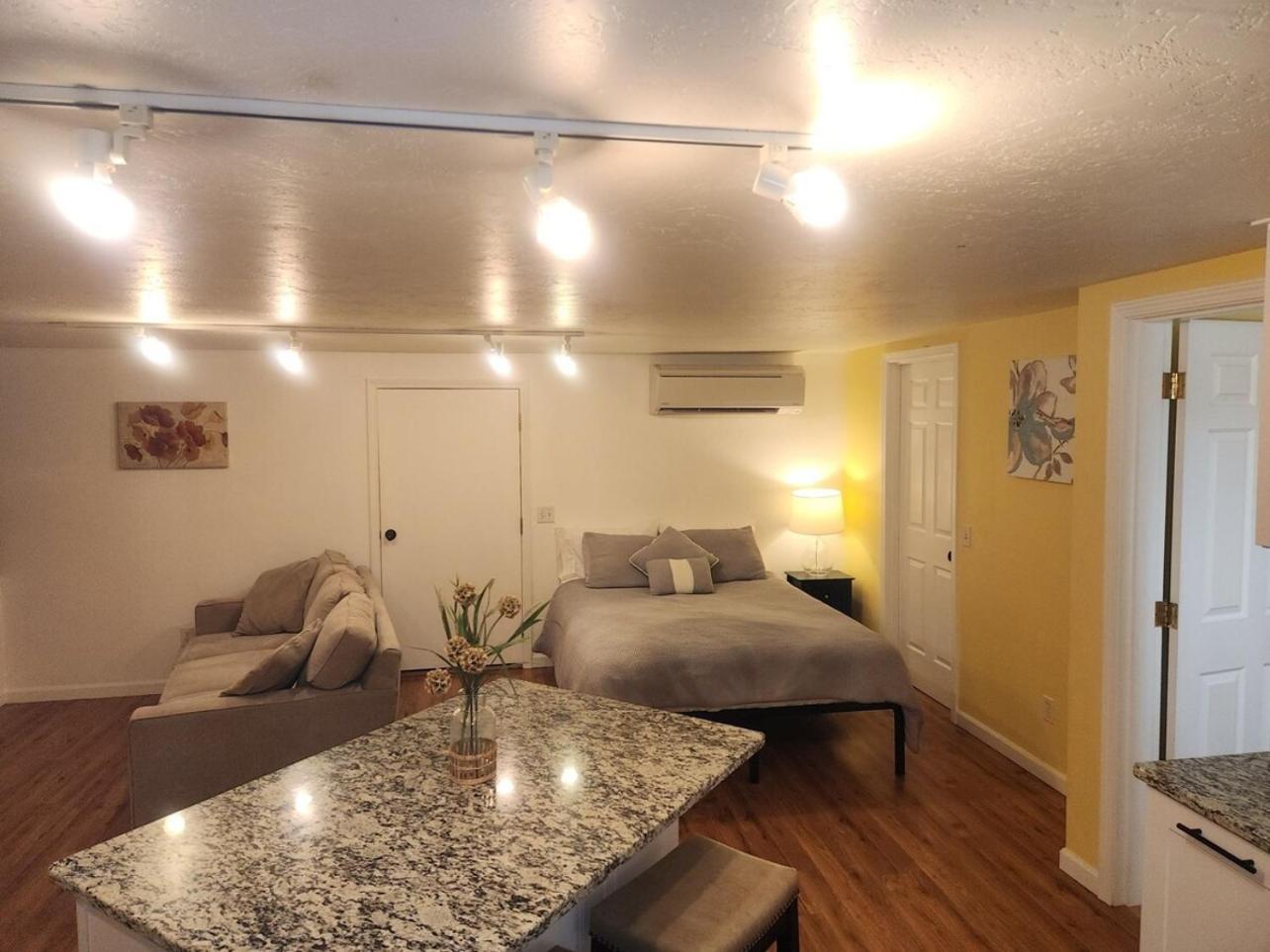 Medford Home And 2 Condos With Pool Екстериор снимка
