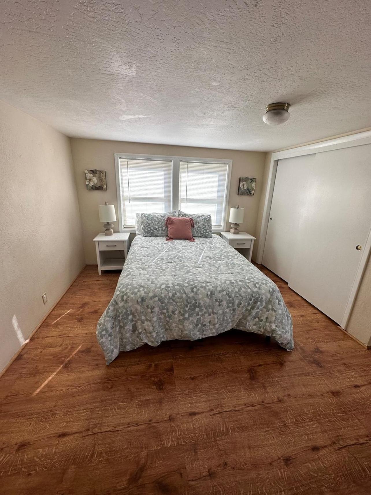 Medford Home And 2 Condos With Pool Екстериор снимка