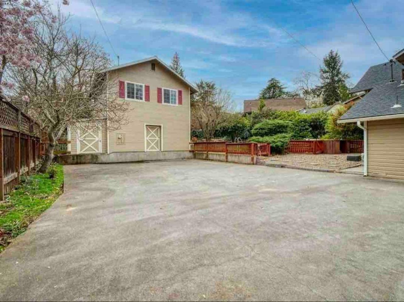 Medford Home And 2 Condos With Pool Екстериор снимка
