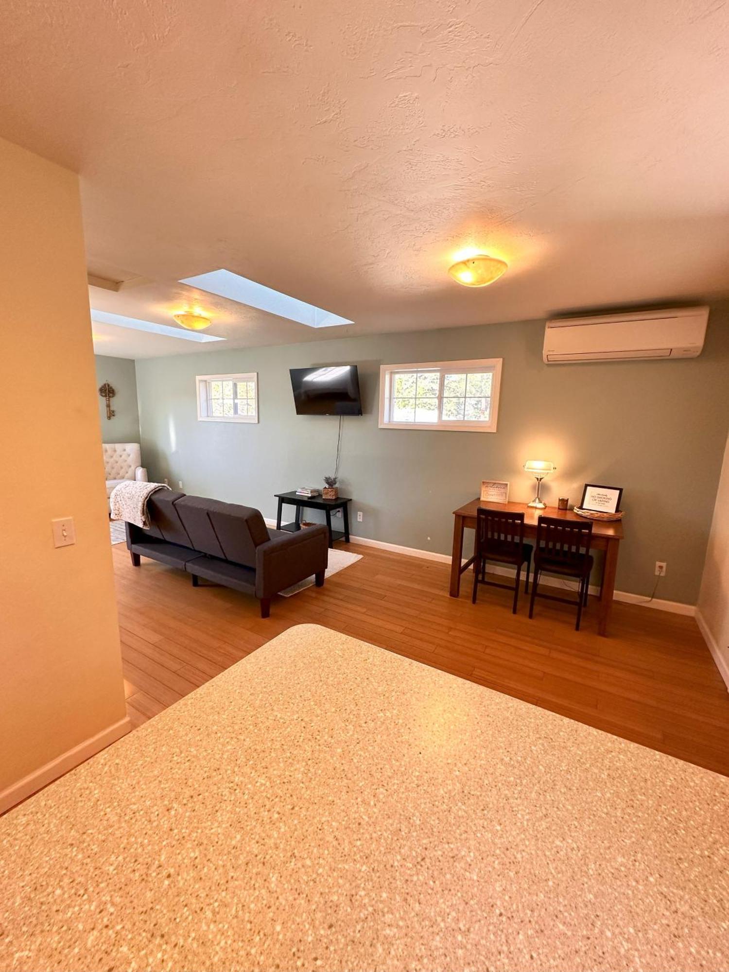 Medford Home And 2 Condos With Pool Екстериор снимка