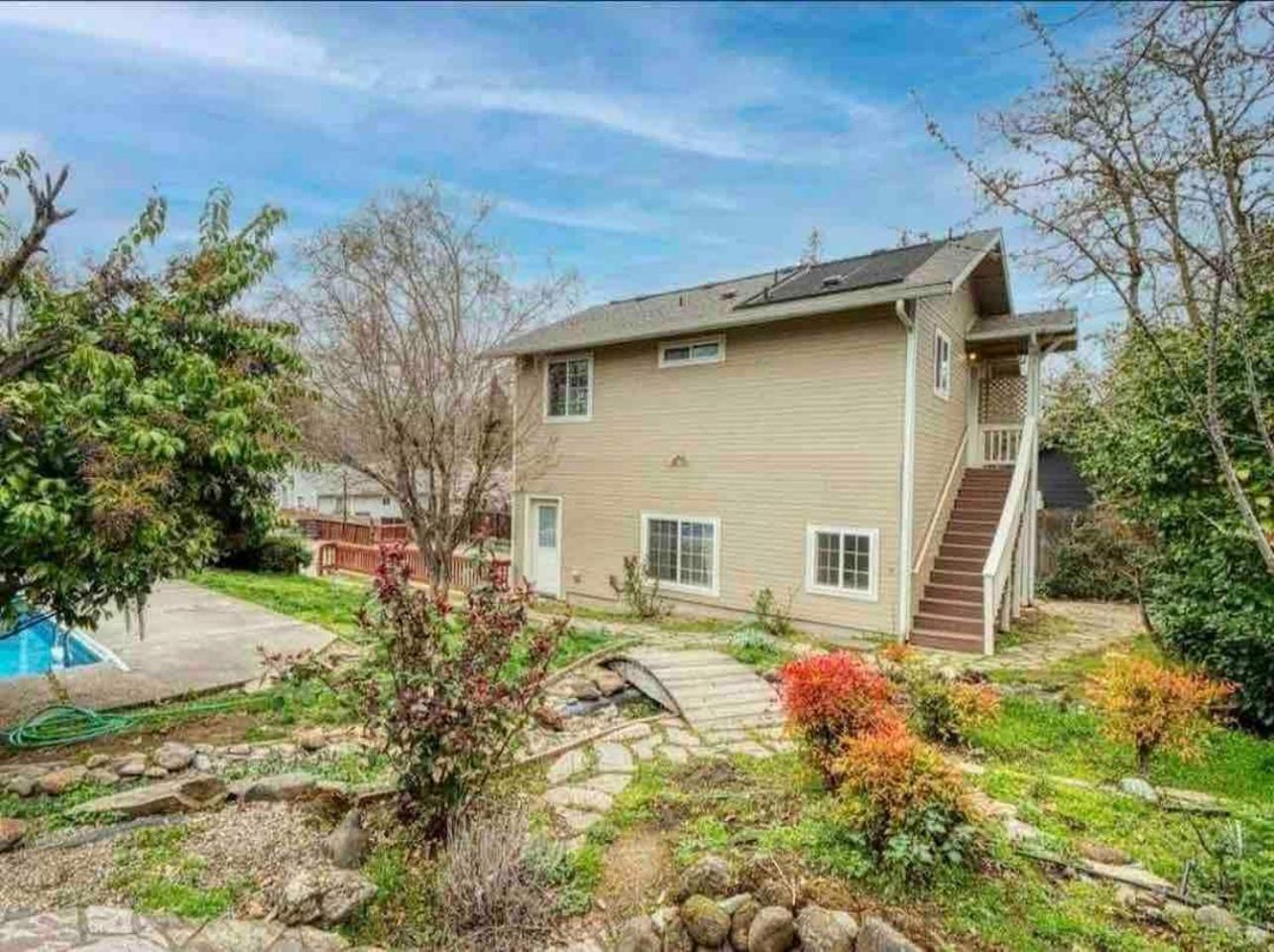 Medford Home And 2 Condos With Pool Екстериор снимка