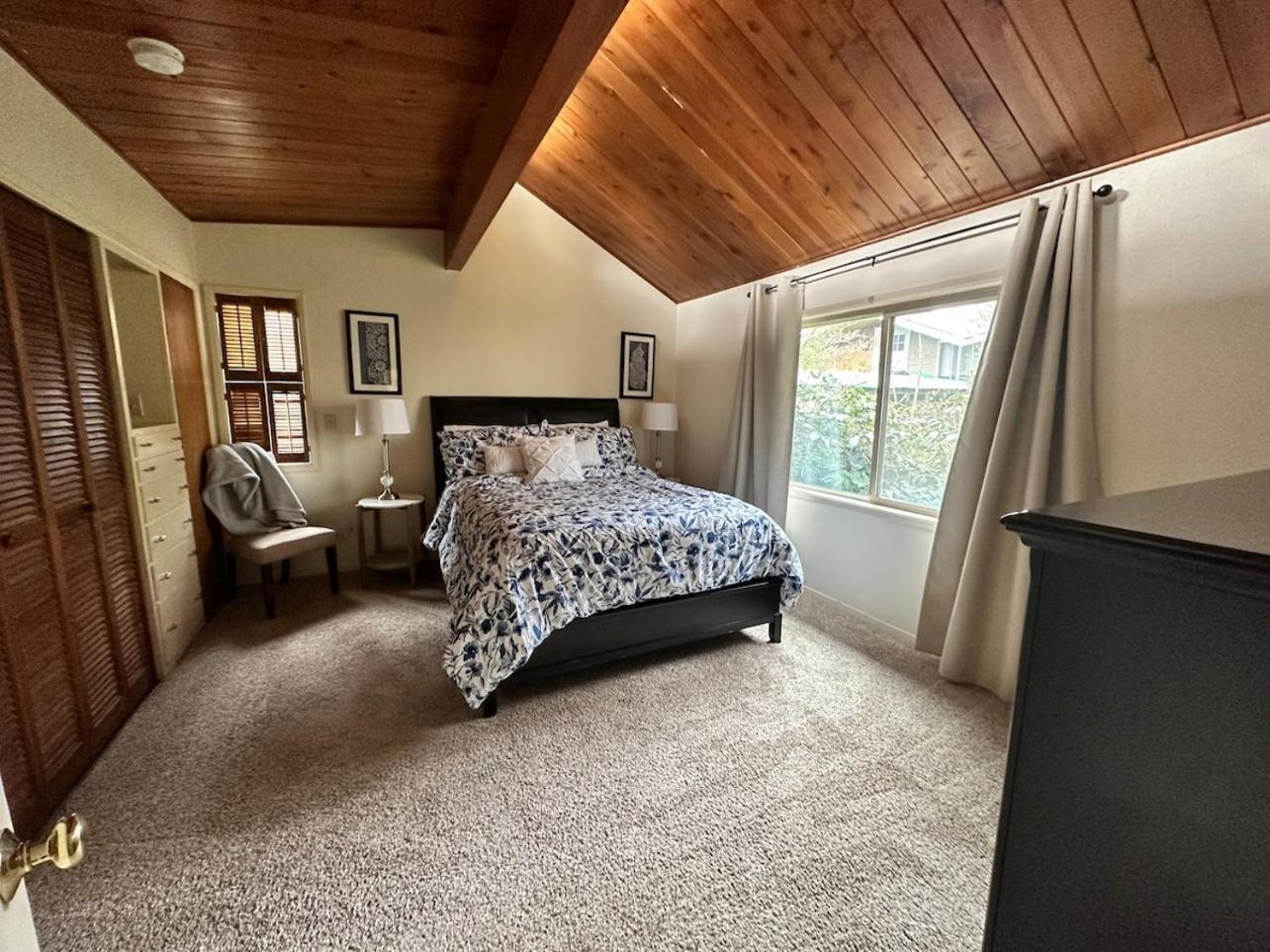 Medford Home And 2 Condos With Pool Екстериор снимка