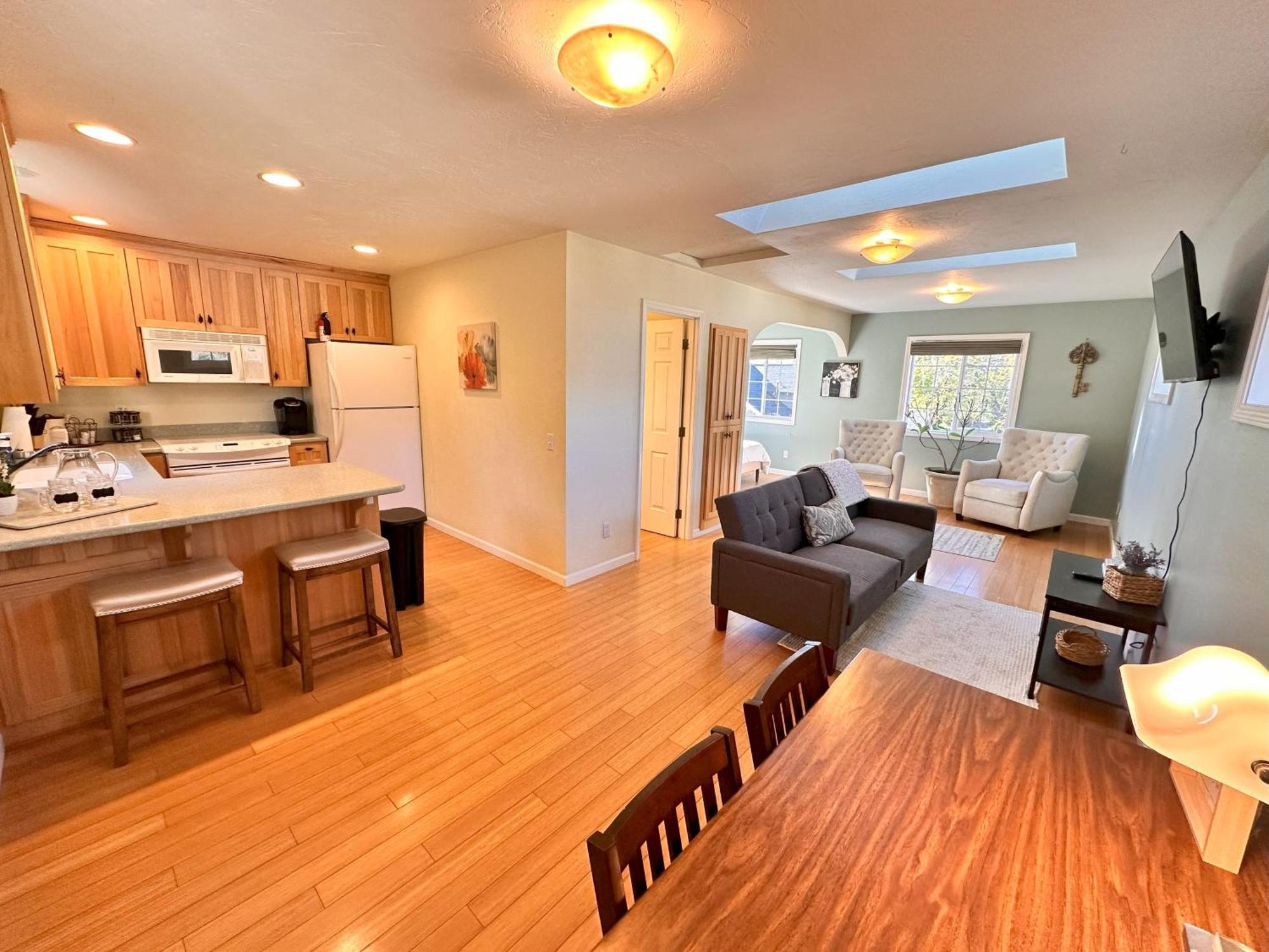 Medford Home And 2 Condos With Pool Екстериор снимка